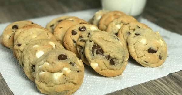 Bakery owner in US asking people for help to find 3 Lakh Diamond In A Cookie