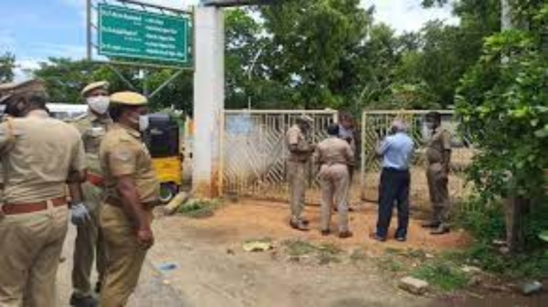 Chennai rowdy murdered by some miscreants and 6 surrendered to police