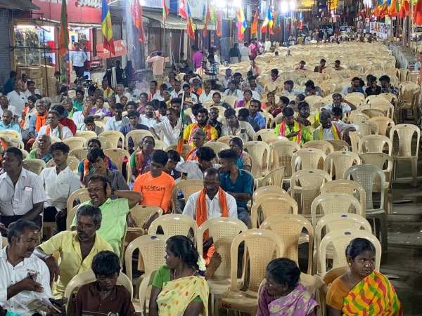 Pmk leader Anbumani Ramadoss addressing with empty seats in Dindigul