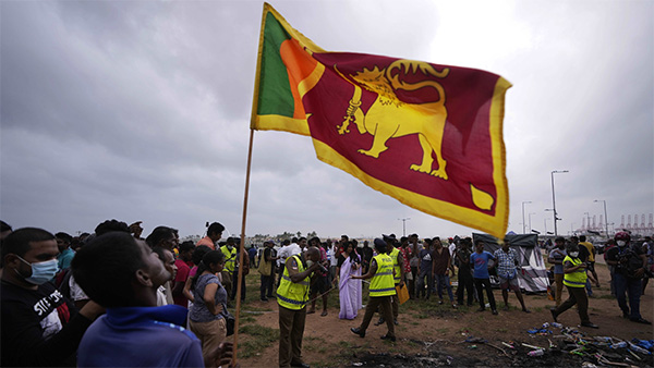 வலுக்கும் போராட்டங்கள் 