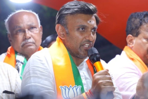 IAS officer complains that BJP candidate sudhakar contacted him for help over seized cash