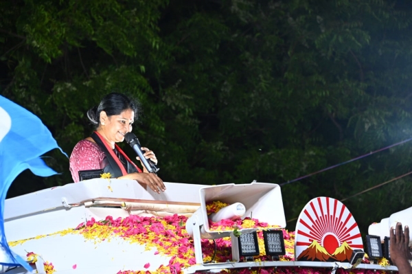 Kanimozhi promises Neet will be eradicated