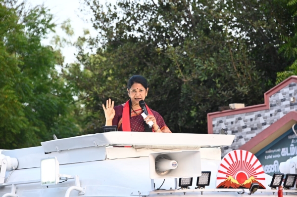 Kanimozhi teases Centre for 100 days job scheme