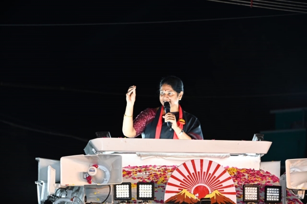 Kanimozhi promises Neet will be eradicated