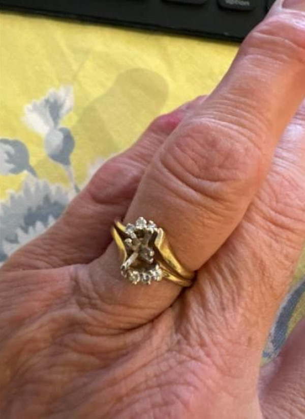 Bakery owner in US asking people for help to find 3 Lakh Diamond In A Cookie