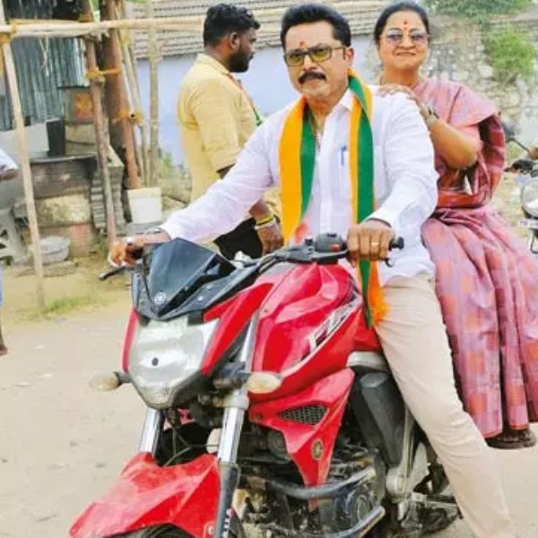 Sarathkumar election campaign for Radhika on a bike without a number plate and not wearing helmet