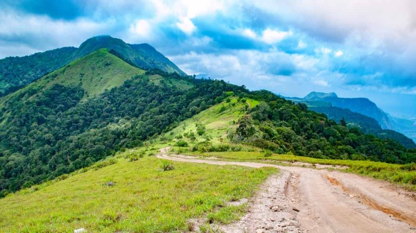 A Hill station called Nelliampathi in Kerala suits for summer