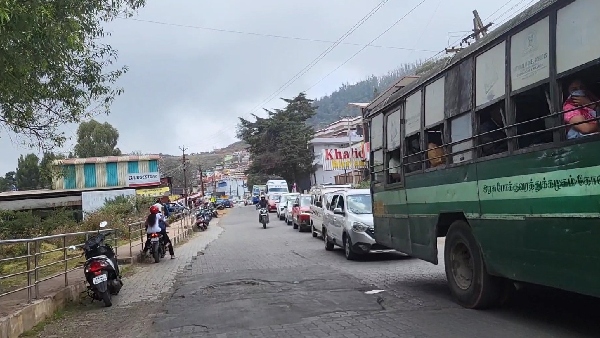 Very heavy traffic on Ooty main roads as many tourists flock due to long weekend