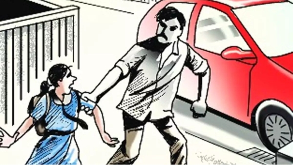 Police rescued One and half year old child who kidnap in Chennai Central Railway station and 2 arrested