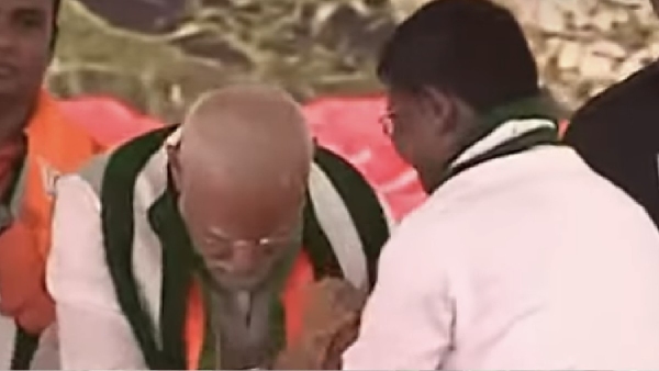 PM modi touches JDS Ex mla nisarka narayanasamy feet in Chikkaballapura