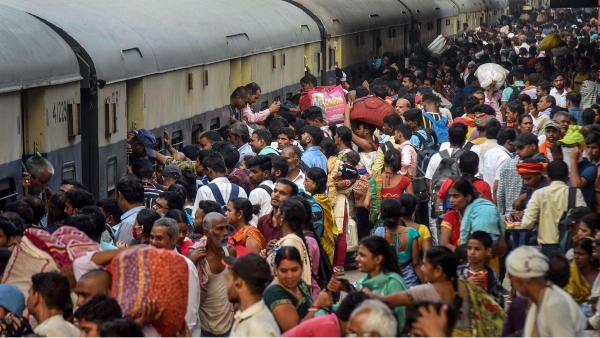Overcrowding in Trains Due to railways mistake Unreserved Passengers Occupying Reserved Coaches