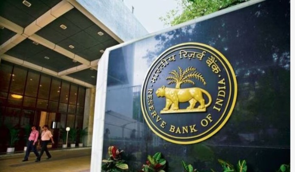 What causes gold prices to rise