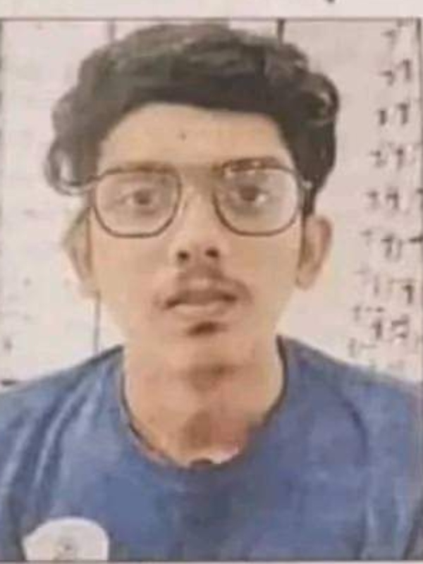 A person who got trending through Neeya Naana show met with an train accident in Chennai A person who got trending through Neeya Naana show met with an train accident in Chennai