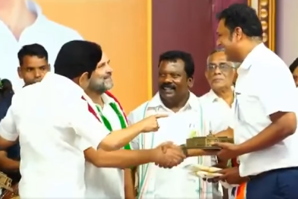 Mk Stalin Introduces Minister TRB Rajaa to Rahul Gandhi During Lok Sabha Election Campaign