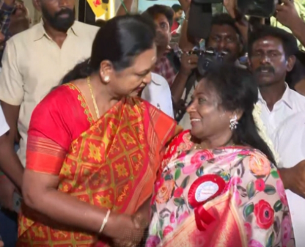 BJP Tamilisai and DMDK chief Premalatha met face to face in chennai polling booth BJP Tamilisai and DMDK chief Premalatha met face to face in chennai polling booth