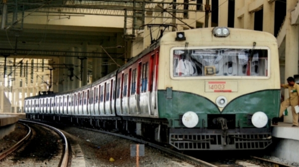 Four died when tried to cross railway track in Chennai suburbs
