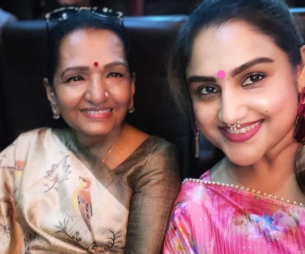 Actress Vanitha s daughter Jovika acted in Teenz movie
