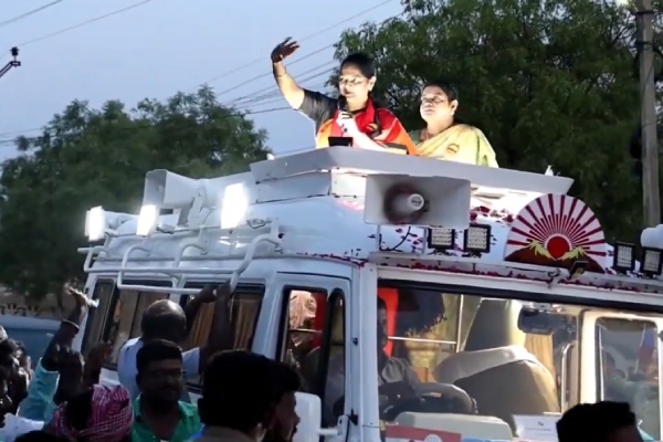DMK MP Kanimozhi gets a massive welcome in Tuticorin amid the Lok Sabha elections campaign