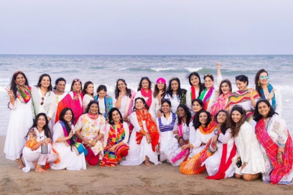 Actor Vijayakumar daughter Anitha shared photos of her Holi celebration