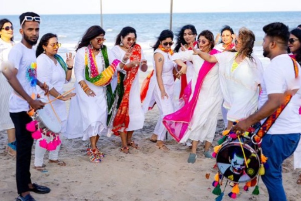 Actor Vijayakumar daughter Anitha shared photos of her Holi celebration