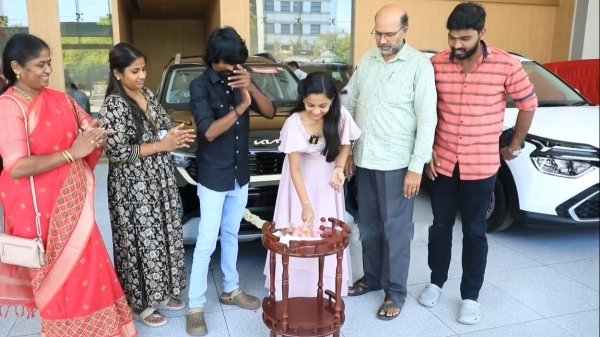 Actor Kotangguchi has bought a huge car for his daughter Manasvi on her birthday