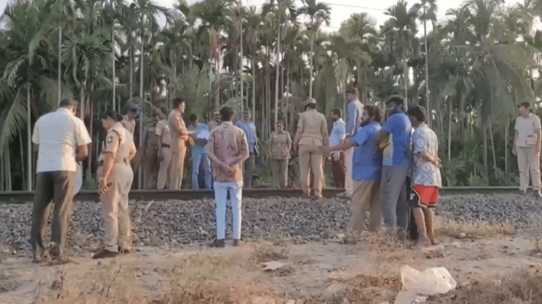 Chennai Woman commits suicide by jumping in front of train with 2 children in Coimbatore