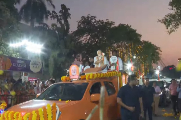PM Modi road show for 2 km in Chennai BJP Cadres throngs