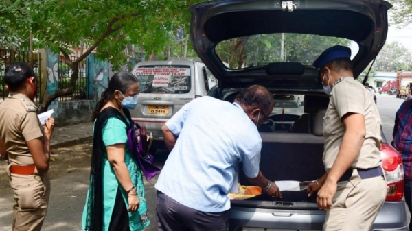 The traders alleged that they were being harassed in the name of election flying squad raids
