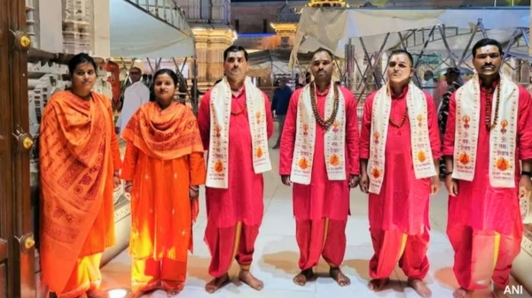 police officers dressed as priests at the Kashi Vishwanath temple in Varanasi spark controversy