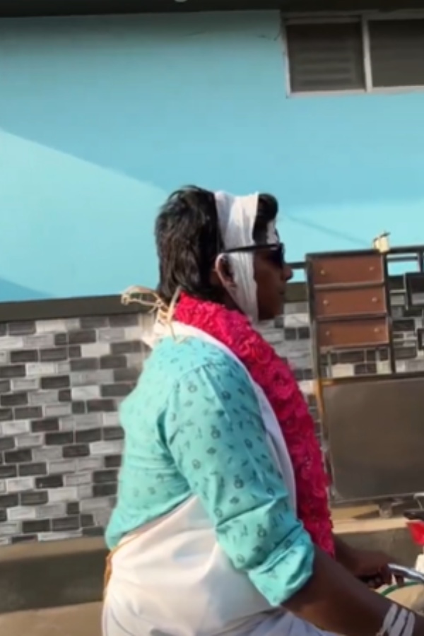 A young man put on make up like a dead body on the road in Dindigul for reels A young man put on make up like a dead body on the road in Dindigul for reels