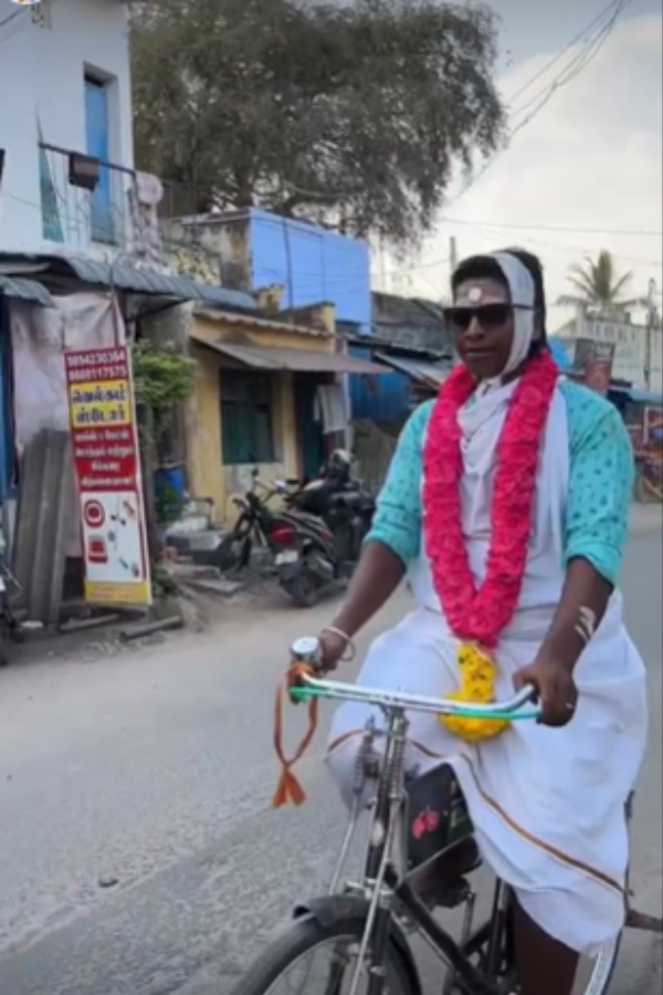 A young man put on make up like a dead body on the road in Dindigul for reels A young man put on make up like a dead body on the road in Dindigul for reels