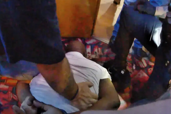 Shocking Body cam footage shows that US Cop Pins Down Black Man and Killing Him