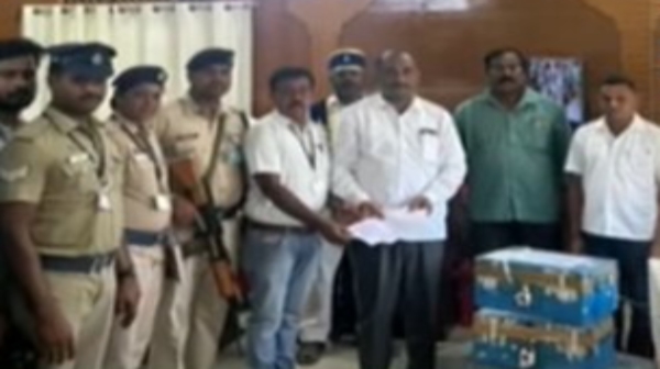 Gold coins worth 5 crore brought in a courier vehicle seized at krishnagiri