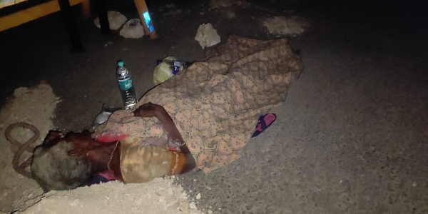 The sons who threw their mother by the roadside in Salem The sons who threw their mother by the roadside in Salem