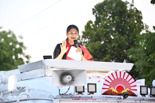 Kanimozhi says that let modi can learn tamil from good teacher