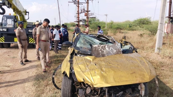 Valliyur Sugam Hospital doctors died in an accident near Kayathar