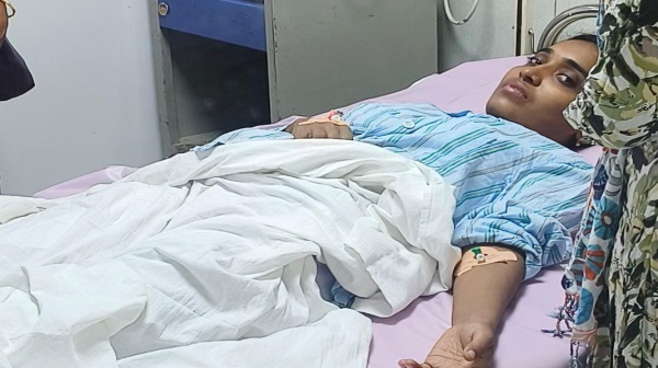 Lady Railway Guard Rakhi assaulted by robbers in madurai