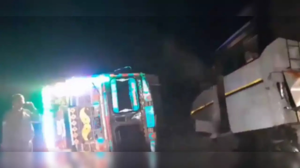 11 devotees have died in a road accident in Uttar Pradesh 11 devotees have died in a road accident in Uttar Pradesh