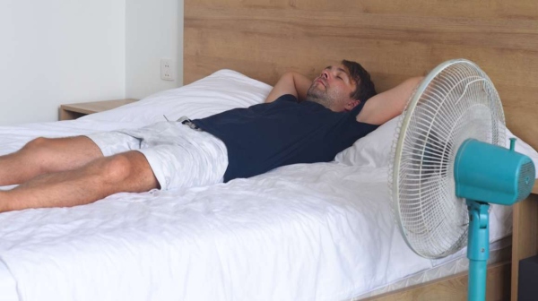 Will sleeping under the fan overnight cause your allergies and skin problems in summer