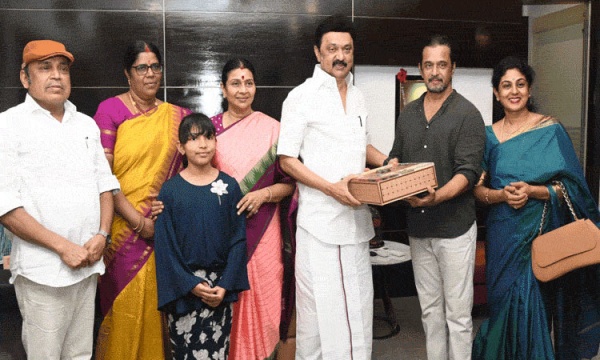 Actor Arjun Daughter Wedding Magazine Price