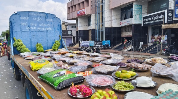 The uncle surprised her younger sisters childrens
