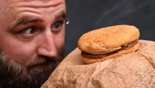 McDonald Burger Bought In 1995 Is Still Perfectly Intact