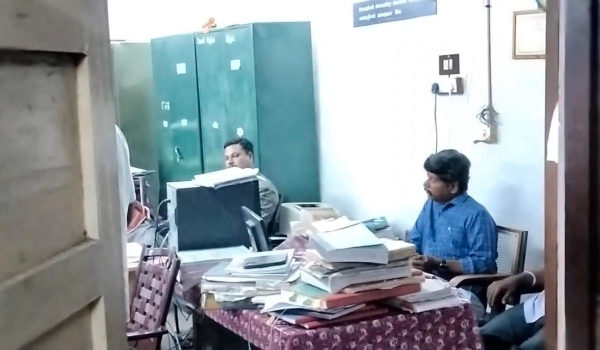 Anti-corruption police raids Dindigul District Collectorate
