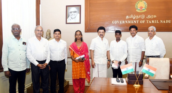 Nanguneri student Chinnadurai and transgender Nivetha met Chief Minister MK Stalin in Chennai