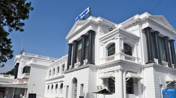 Government employees are suffocated in Chennai Chief Secretariat today