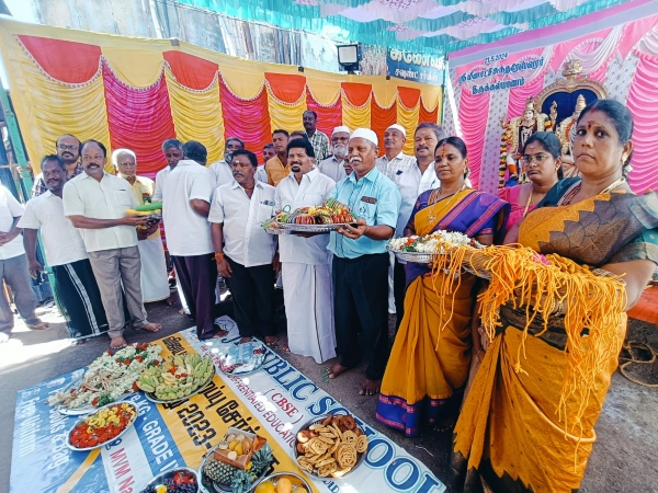 Muslims who brought gifts to a temple event in Dindigul Muslims who brought gifts to a temple event in Dindigul