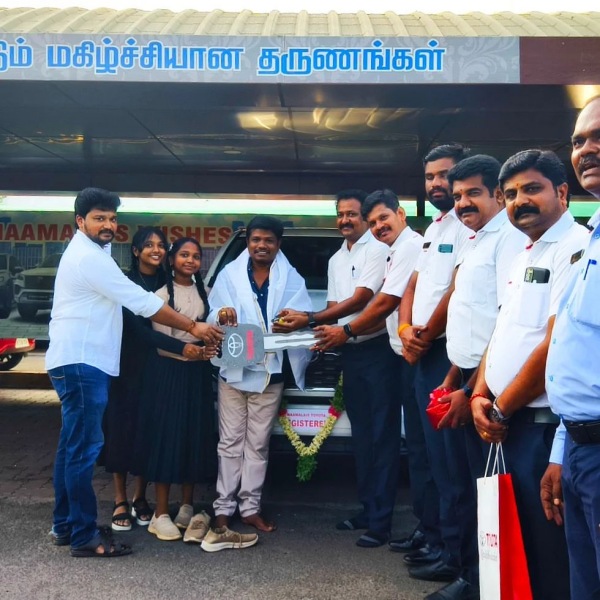 what is the price of a car bought by actor Madurai Muthu