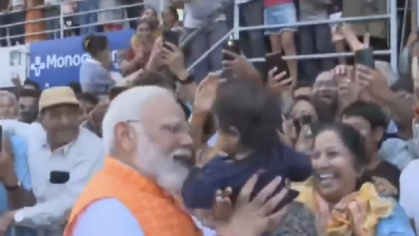 Prime Minister Modi played with a child when he went to vote in the Lok Sabha elections 2024