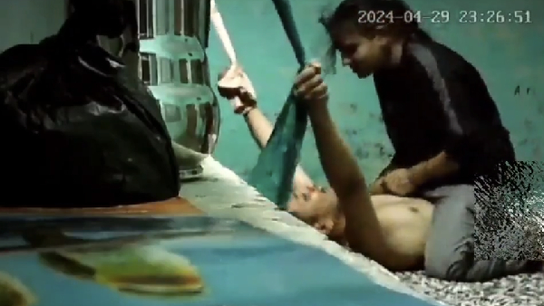 Psycho wife arrested for tying up her husband and tortured in Uttar Pradesh Psycho wife arrested for tying up her husband and tortured in Uttar Pradesh