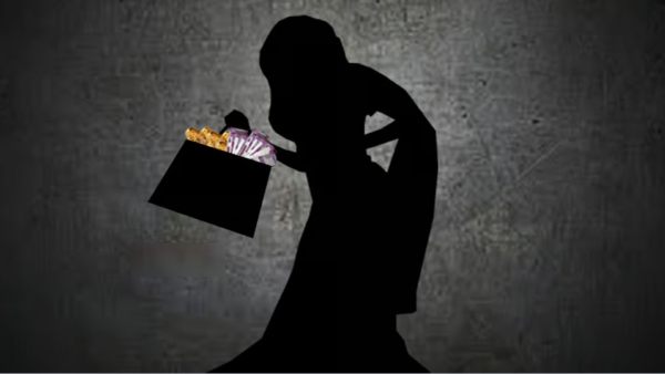 Woman missing with 18 lakhs money and 15 pawns of gold in Kanyakumari Woman missing with 18 lakhs money and 15 pawns of gold in Kanyakumari